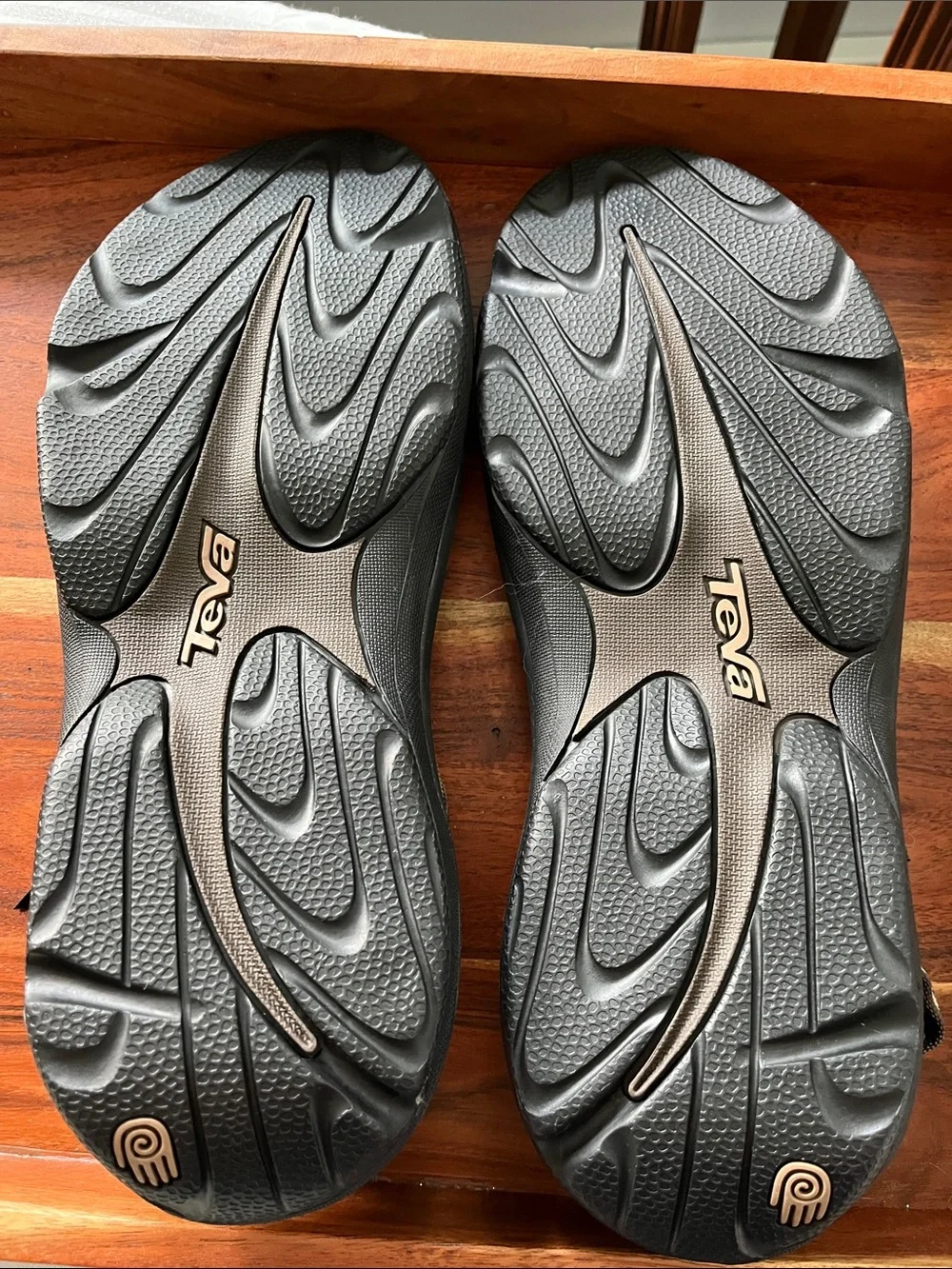 NWOT • MEN’S TEVA HURRICANE 3 SANDALS